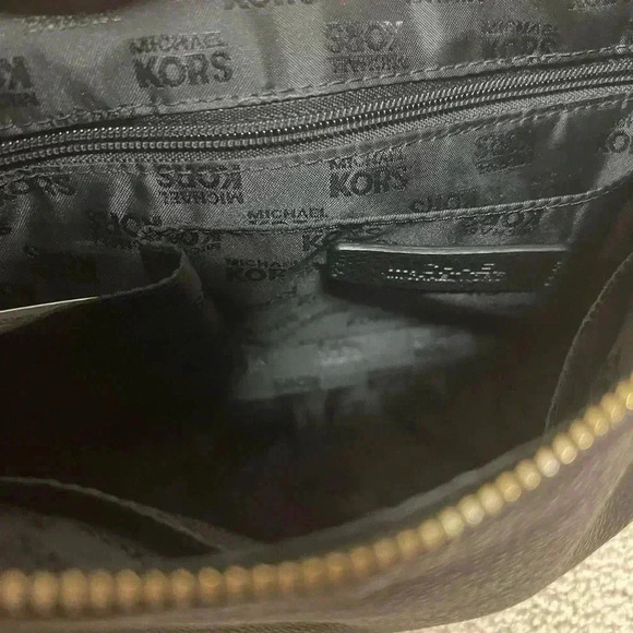 MICHAEL KORS BLACK OVER THE SHOULDER BAG - Picture 4 of 8